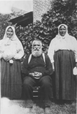 Polly Davidoff (daughter of) Nikolai Seminoff and Anna Sophonoff Nikolai Seminoff and Anna Sophonoff