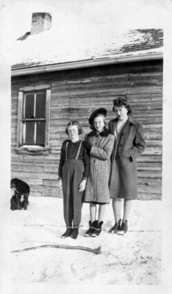 Nick J Chernoff's girls in Saskachewan Molly, Vera, Helen Molly, Vera, Helen
