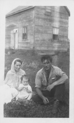 1940. Pete J Chernoff Mable and Florence. By Moojelski's close to Khutor Pete J Chernoff Mable and Florence